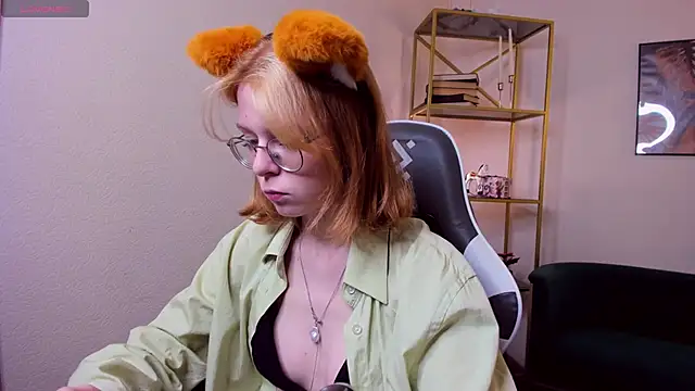 FoxxyyPolly online show from June 19, 2026, 5:35 am