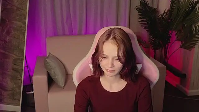 Snapshot of AliceJohansone chatting on June 5, 2026, 6:52 am AliceJohansone online show from June 5, 2026, 6:52 am