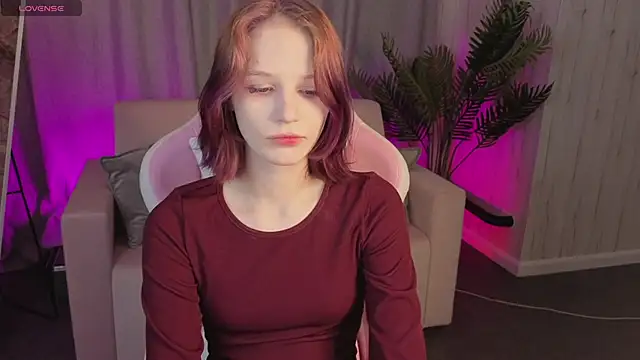 Snapshot of AliceJohansone chatting on June 5, 2026, 1:32 am AliceJohansone online show from June 5, 2026, 1:32 am