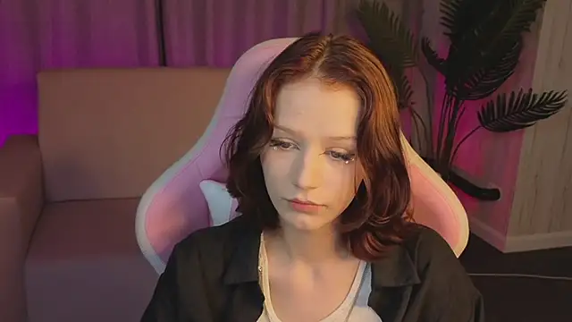 Snapshot of AliceJohansone chatting on June 23, 2026, 1:36 am AliceJohansone online show from June 23, 2026, 1:36 am