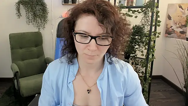 AureliaGleam online show from May 18, 2026, 1:39 am