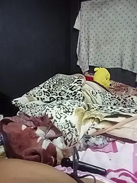 ChubbyMidgetxxx19 online show from June 18, 2026, 3:28 pm