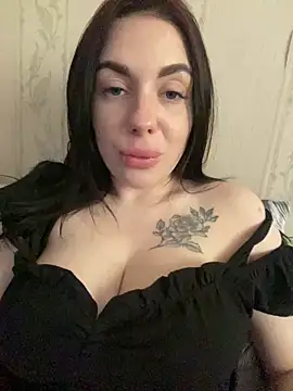 Snapshot of IsabellaJoutes chatting on May 17, 2026, 9:42 am IsabellaJoutes online show from May 17, 2026, 9:42 am