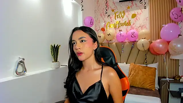 Snapshot of Aisha_Vex chatting on June 15, 2026, 2:39 pm Aisha Vex online show from June 15, 2026, 2:39 pm