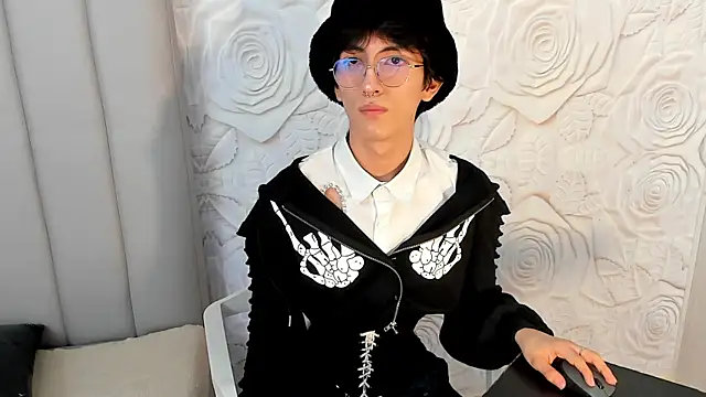 LittlePrince  online show from May 12, 2026, 4:53 am