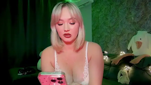 AvroraSolace online show from May 15, 2026, 7:56 pm