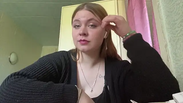 Violette Iguina online show from May 11, 2026, 8:38 am