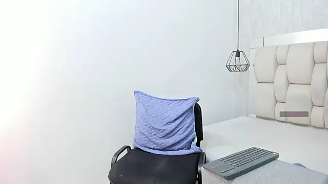 Bella adamss  online show from May 21, 2026, 3:26 am