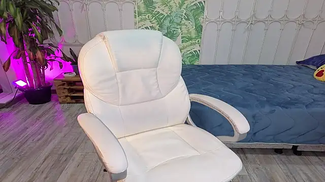 baby julieta00 online show from May 10, 2026, 4:38 am