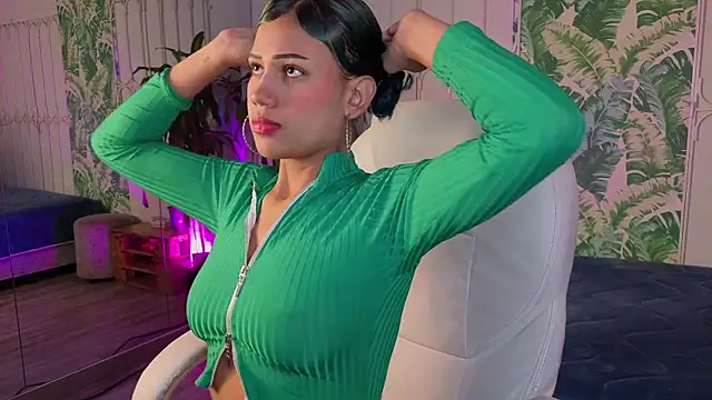 baby julieta00 online show from May 11, 2026, 3:30 am