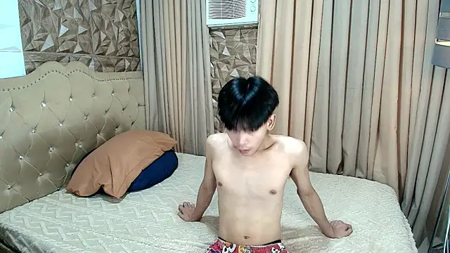 UrcutieguyxLover online show from May 9, 2026, 4:32 pm