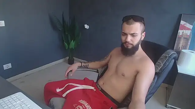 OscarWillss online show from June 25, 2026, 4:54 am