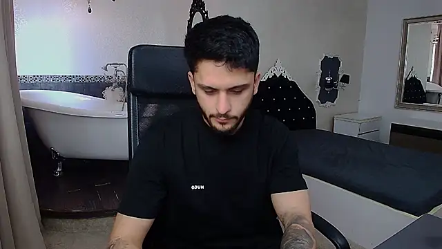 TroyWadee online show from May 19, 2026, 4:41 am
