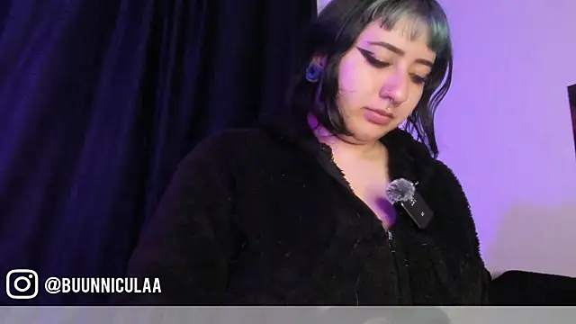 LarissaHell online show from June 26, 2026, 10:15 pm