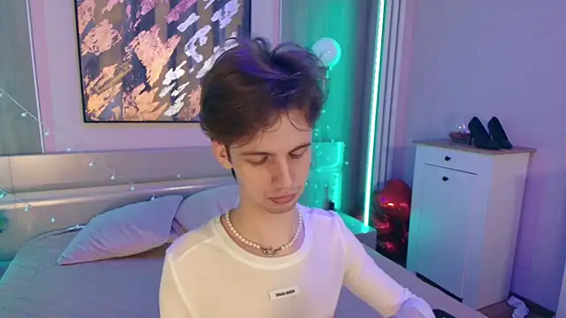 Bimbo boy  online show from May 31, 2026, 3:18 pm