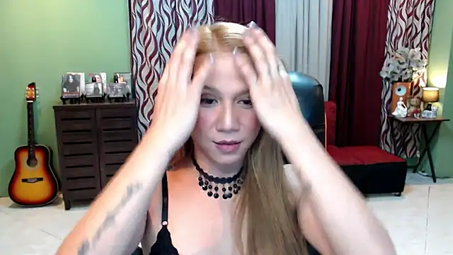 dreamgirlHILARY online show from July 20, 2026, 1:35 pm