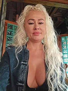 Snapshot of MILFBARBY chatting on September 26, 2025, 7:26 am MILFBARBY online show from September 26, 2025, 7:26 am