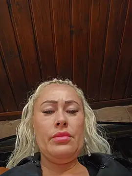 Snapshot of MILFBARBY chatting on October 20, 2025, 7:09 am MILFBARBY online show from October 20, 2025, 7:09 am