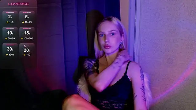 MichelleVelour online show from May 17, 2026, 5:13 pm