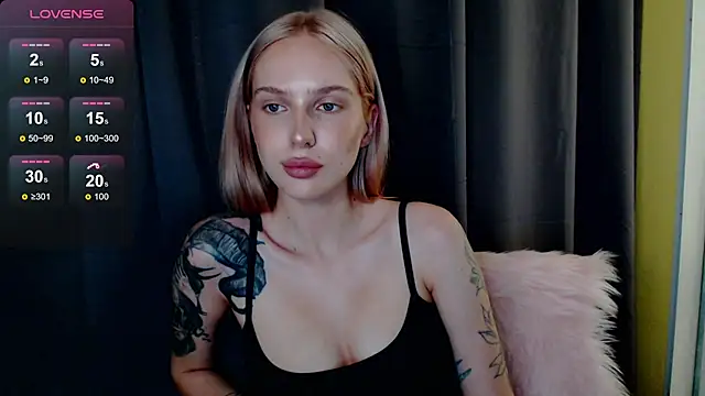 MichelleVelour online show from May 25, 2026, 3:22 pm