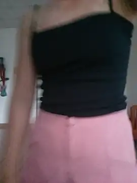 Snapshot of -Hasuri- chatting on May 21, 2026, 10:29 pm -Hasuri- online show from May 21, 2026, 10:29 pm