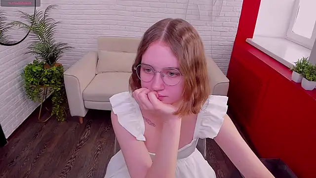 MiaNoon online show from May 13, 2026, 10:33 am