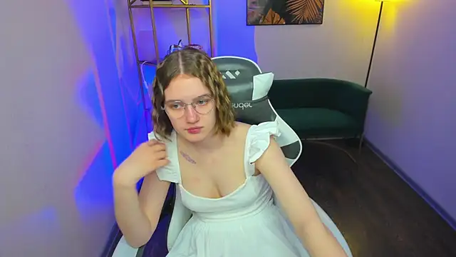 MiaNoon online show from May 15, 2026, 10:35 am