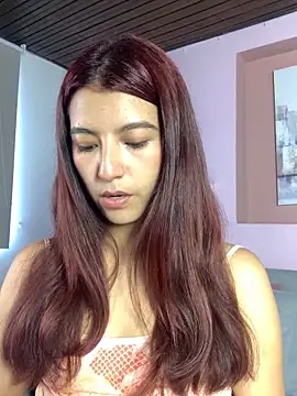 EveRave Pink online show from May 12, 2026, 5:30 pm