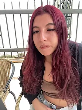 Snapshot of EveRave_Pink chatting on June 4, 2026, 5:39 pm EveRave Pink online show from June 4, 2026, 5:39 pm