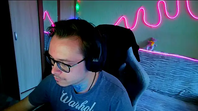 MeLanXolik online show from May 24, 2026, 10:37 am