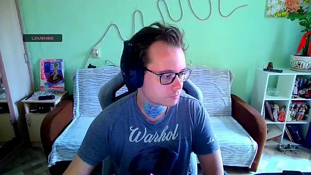 MeLanXolik online show from June 13, 2026, 10:57 am