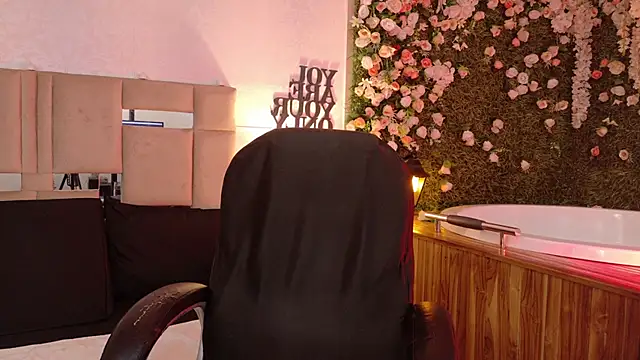 ariana foxx  online show from June 30, 2026, 2:06 pm