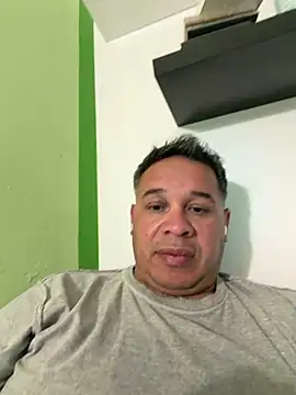 eduardba82 online show from May 12, 2026, 9:43 pm
