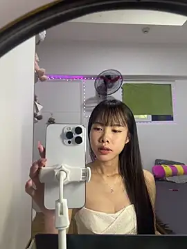 Lov3lily online show from June 7, 2026, 9:58 am