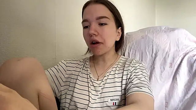 Snapshot of FewerCadre chatting on May 28, 2026, 7:27 am FewerCadre online show from May 28, 2026, 7:27 am