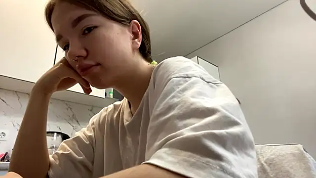 Snapshot of FewerCadre chatting on June 13, 2026, 8:01 am FewerCadre online show from June 13, 2026, 8:01 am