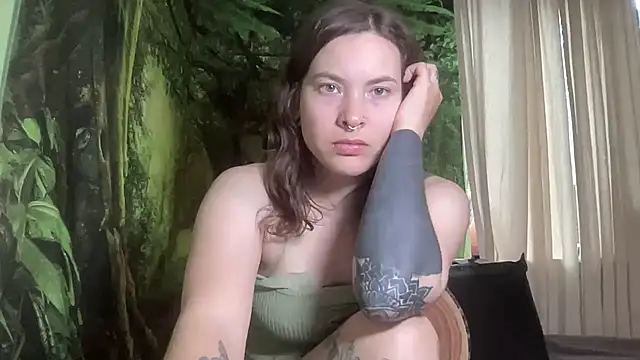 Snapshot of mo0ngoddess chatting on October 15, 2025, 1:04 am mo0ngoddess online show from October 15, 2025, 1:04 am