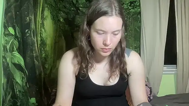 Snapshot of mo0ngoddess chatting on September 18, 2025, 9:01 am mo0ngoddess online show from September 18, 2025, 9:01 am