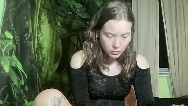 Snapshot of mo0ngoddess chatting on October 30, 2025, 1:59 am mo0ngoddess online show from October 30, 2025, 1:59 am