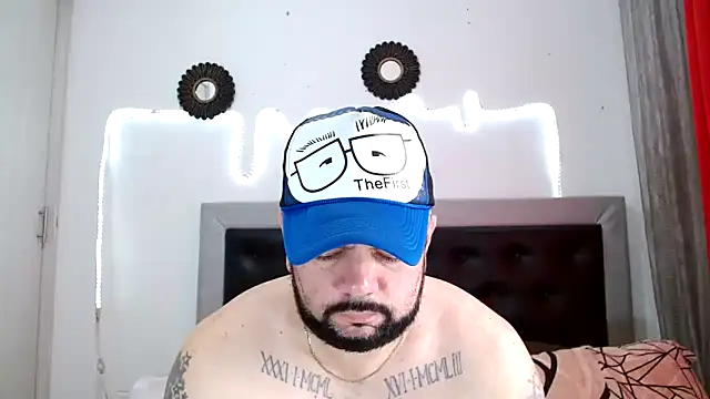 Snapshot of perverseveteranmanxxx chatting on October 8, 2025, 2:40 pm perverseveteranmanxxx online show from October 8, 2025, 2:40 pm