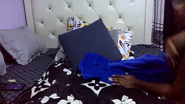 creamyamber online show from September 28, 2025, 3:13 am