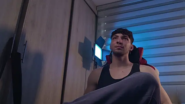 Noah Oliveira  online show from May 12, 2026, 10:05 pm