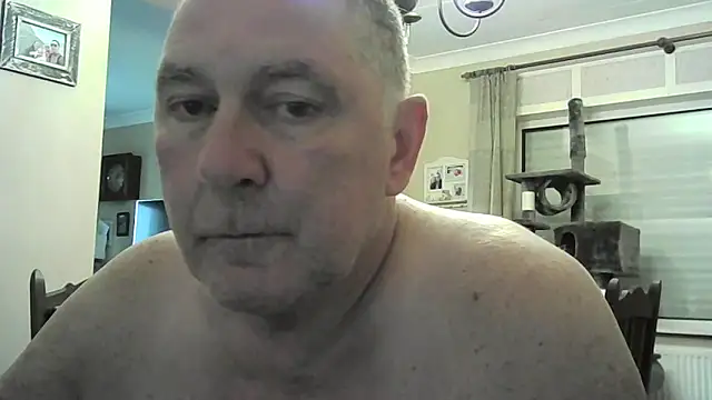 Snapshot of edje59a chatting on October 2, 2025, 5:55 am edje59a online show from October 2, 2025, 5:55 am