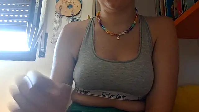 Foxyyy69 online show from July 6, 2026, 8:43 am
