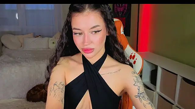 Regina Amour online show from May 27, 2026, 6:48 pm