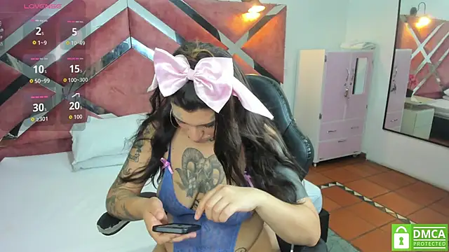 MiaInk  online show from June 11, 2026, 7:22 pm