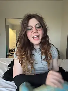 cutypiefull online show from May 28, 2026, 12:07 am