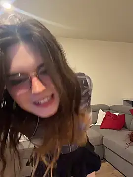 cutypiefull online show from June 7, 2026, 2:39 am