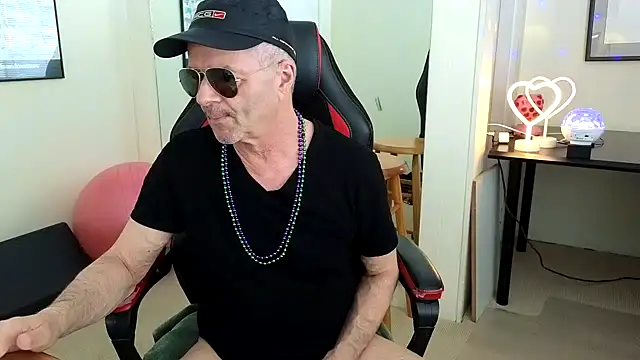 Snapshot of hotdadbod chatting on January 3, 2025, 9:36 pm hotdadbod online show from January 3, 2025, 9:36 pm