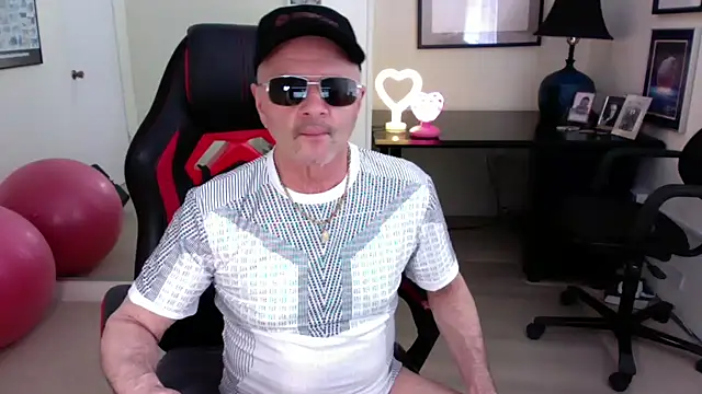 Snapshot of hotdadbod chatting on March 15, 2025, 8:32 pm hotdadbod online show from March 15, 2025, 8:32 pm